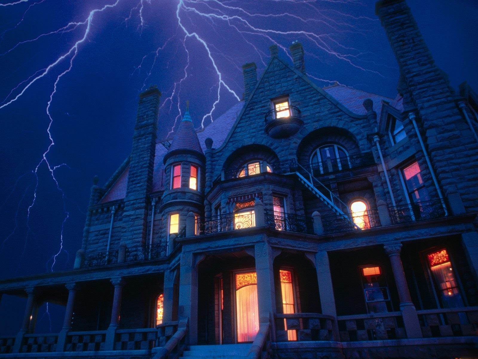 Spooky House 01